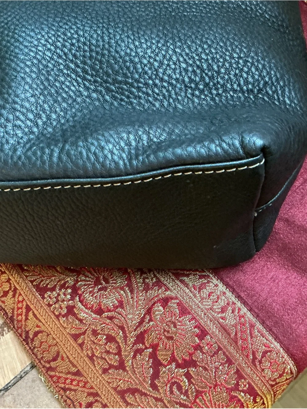 Vintage Fossil 75082 Black Pebbled Leather Handbag W Key Charm EUC